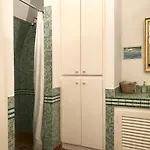 Maison Dans Un Parc *
