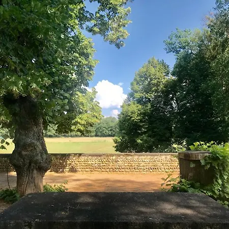Maison Dans Un Parc Parentignat