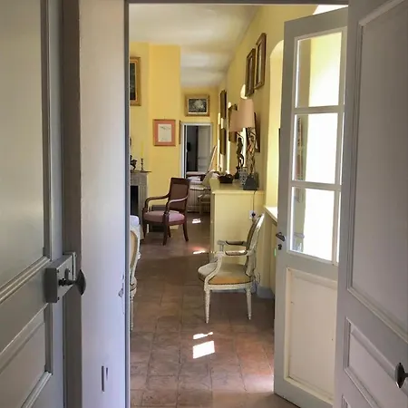 Maison Dans Un Parc * Parentignat