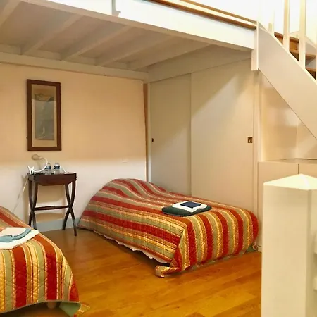 Maison Dans Un Parc *