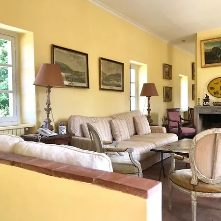 Maison Dans Un Parc * Parentignat