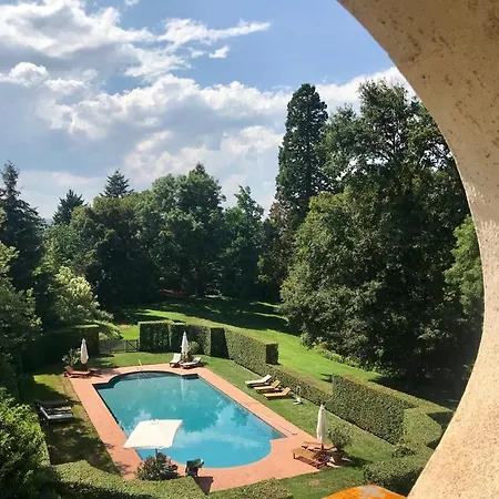 Maison Dans Un Parc Villa